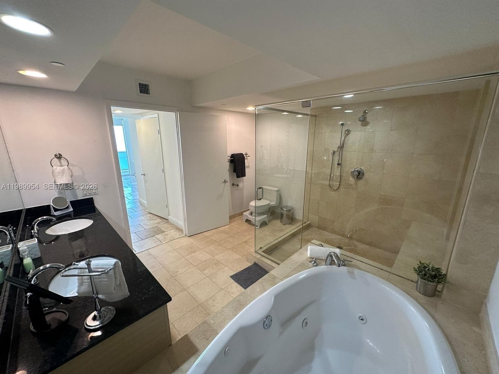 1830 Ocean Dr 4010 photo 20