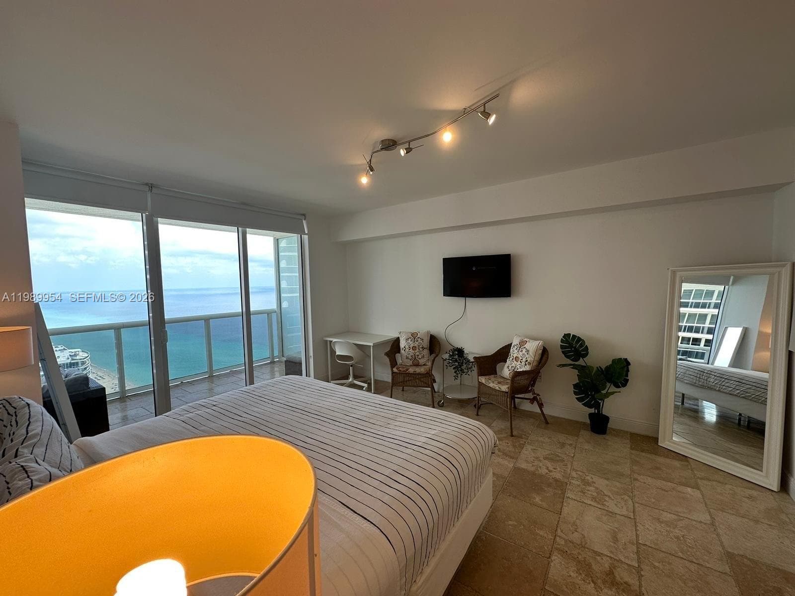 1830 Ocean Dr 4010 photo 19