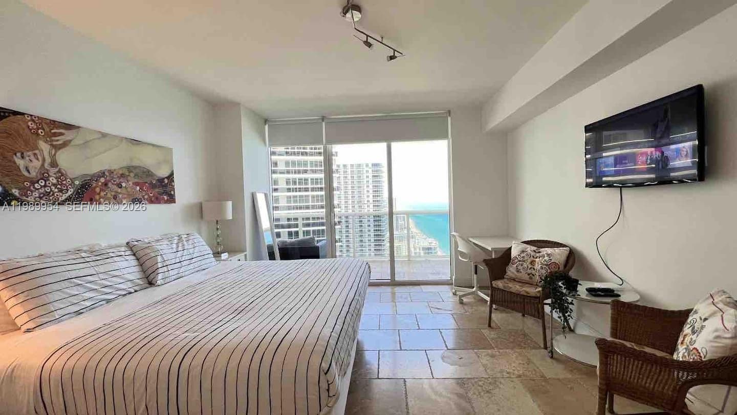 1830 Ocean Dr 4010 photo 25