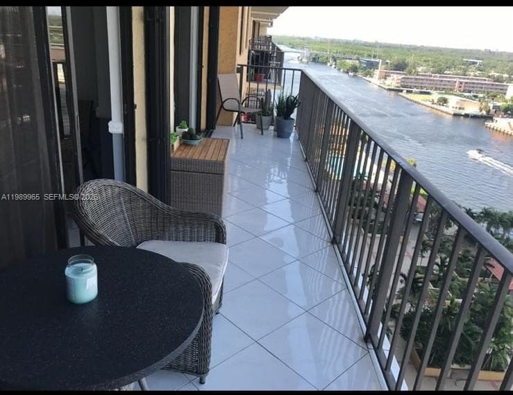 290 174th St 1507 photo 3
