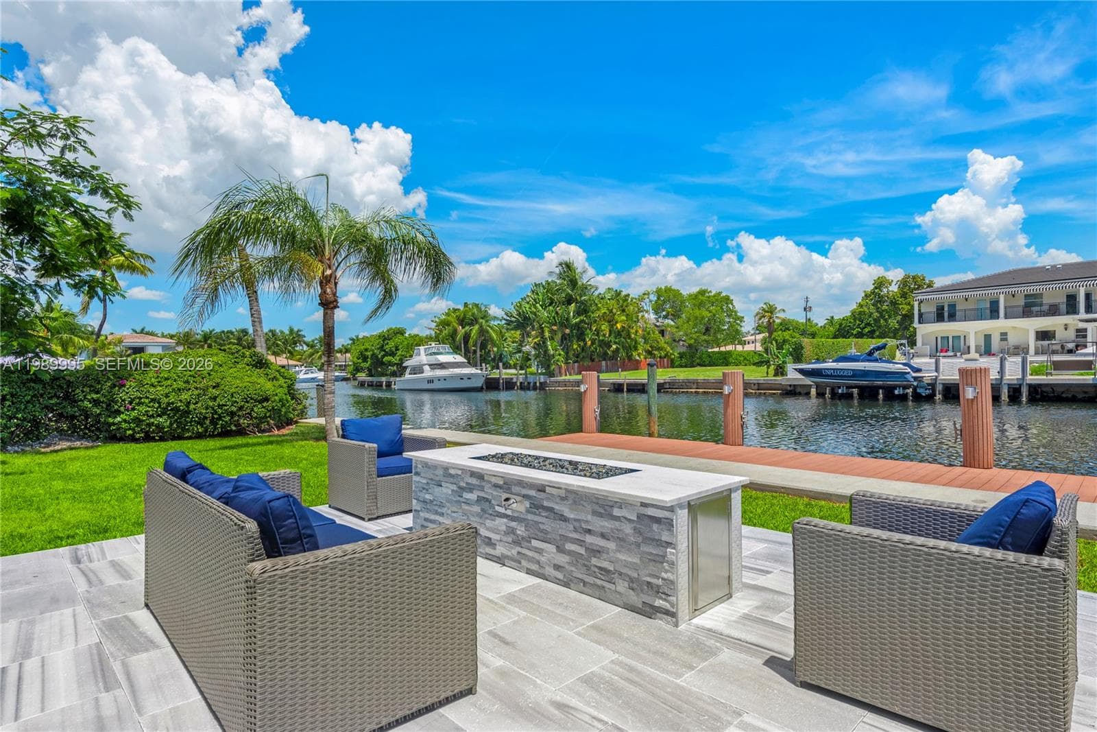 472 Sunset Dr photo 9