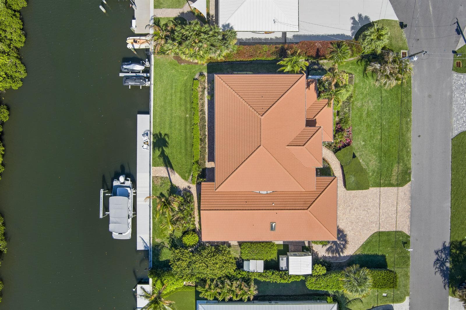 8565 SE Palm Street photo 1