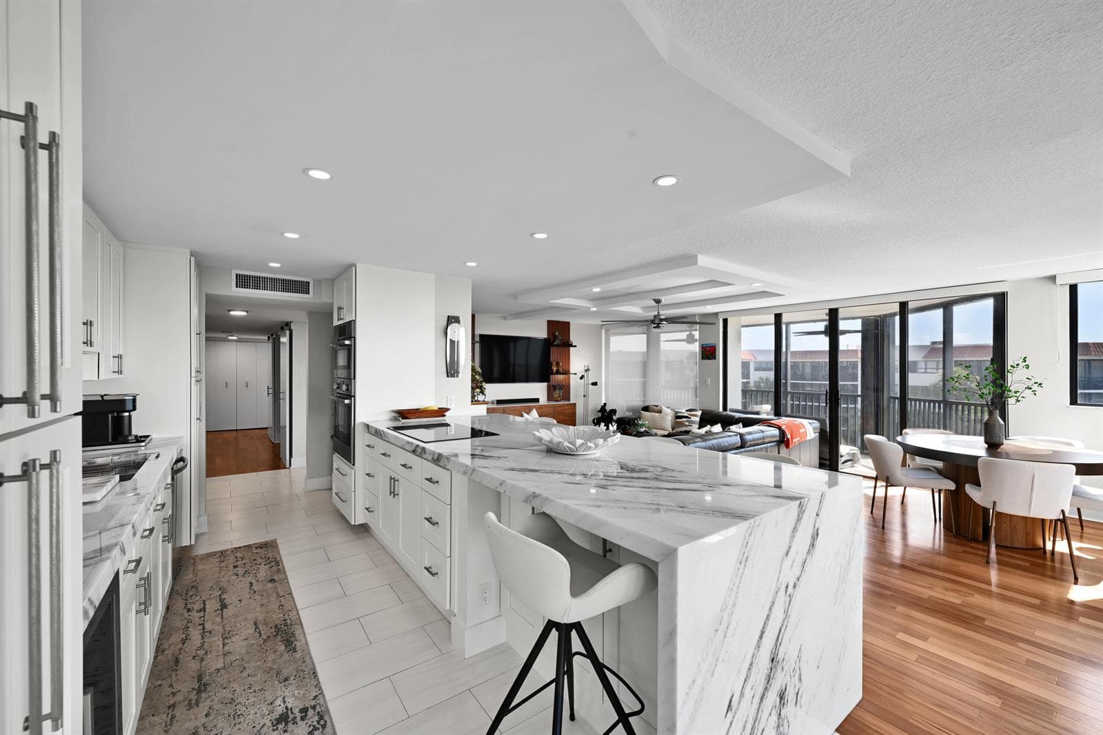 800 Jeffery Street 411 photo 3