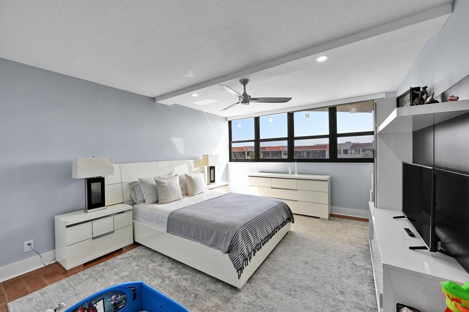 800 Jeffery Street 411 photo 25