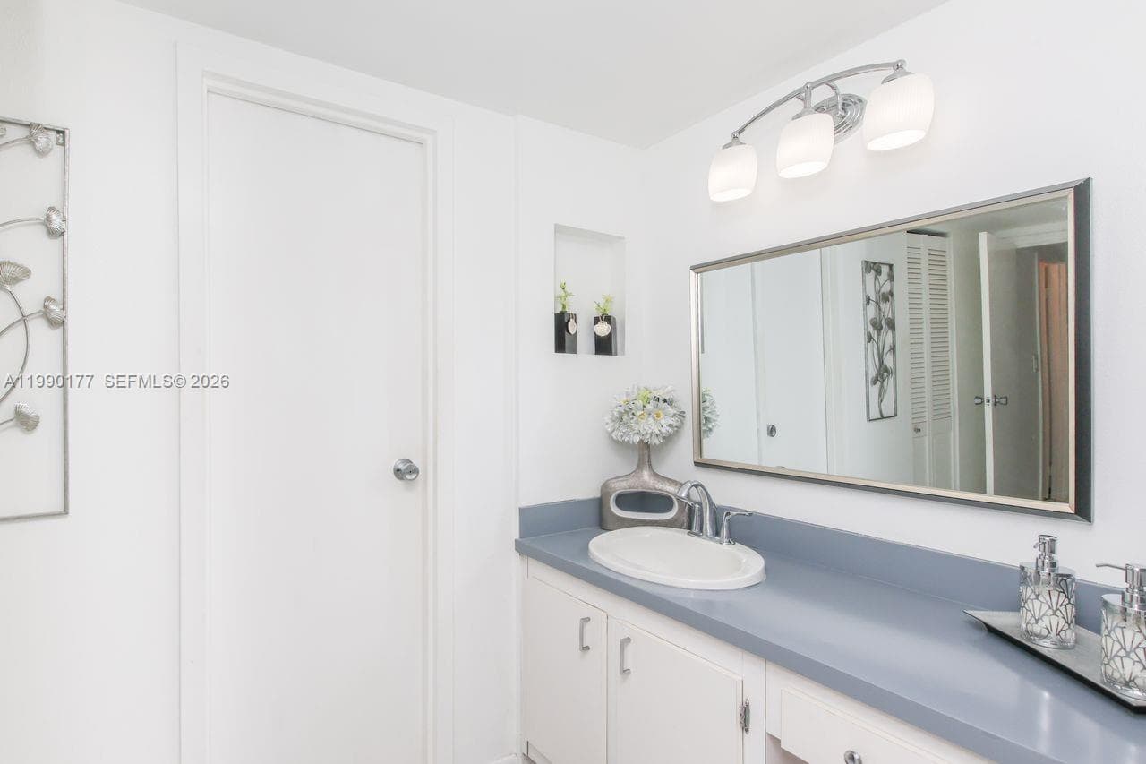 3675 N Country Club Dr 401 photo 22