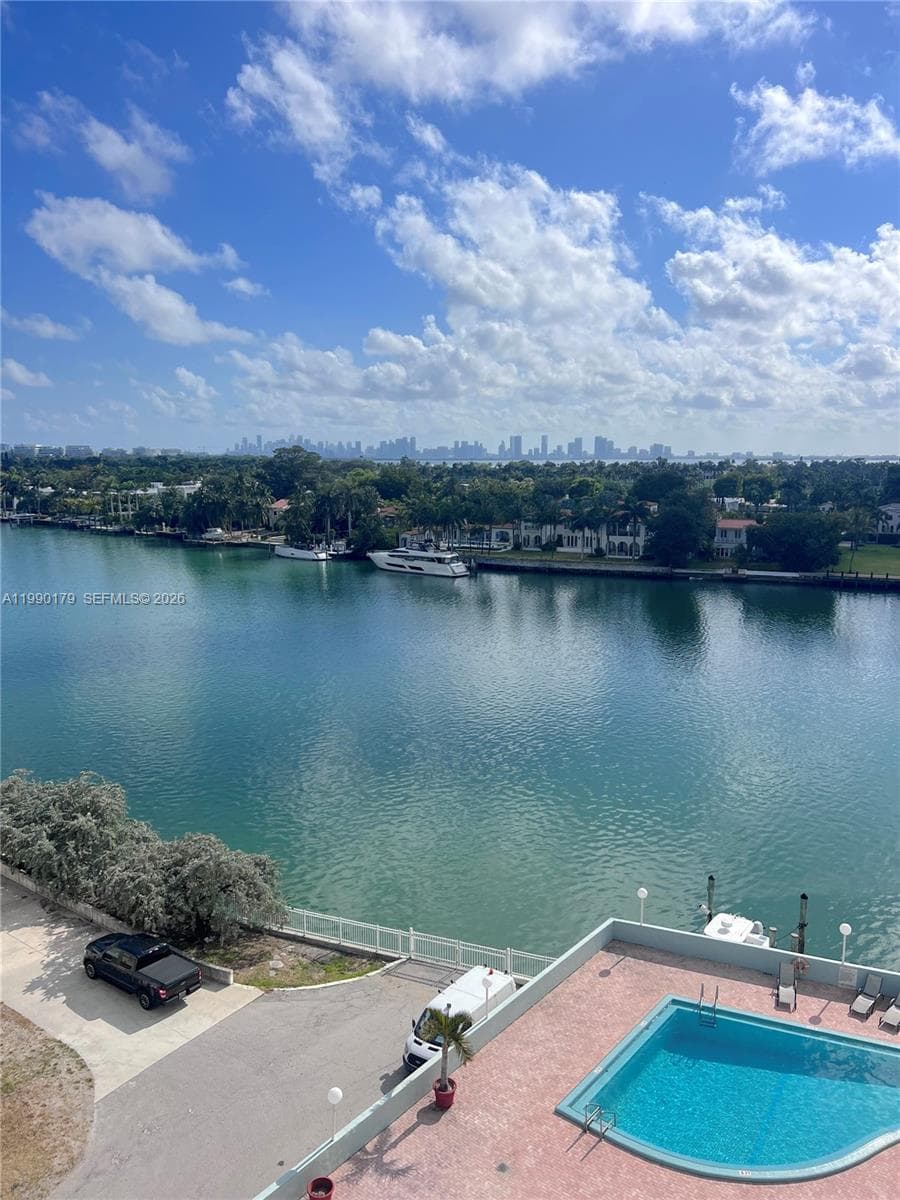 5838 Collins Ave 7G photo 23