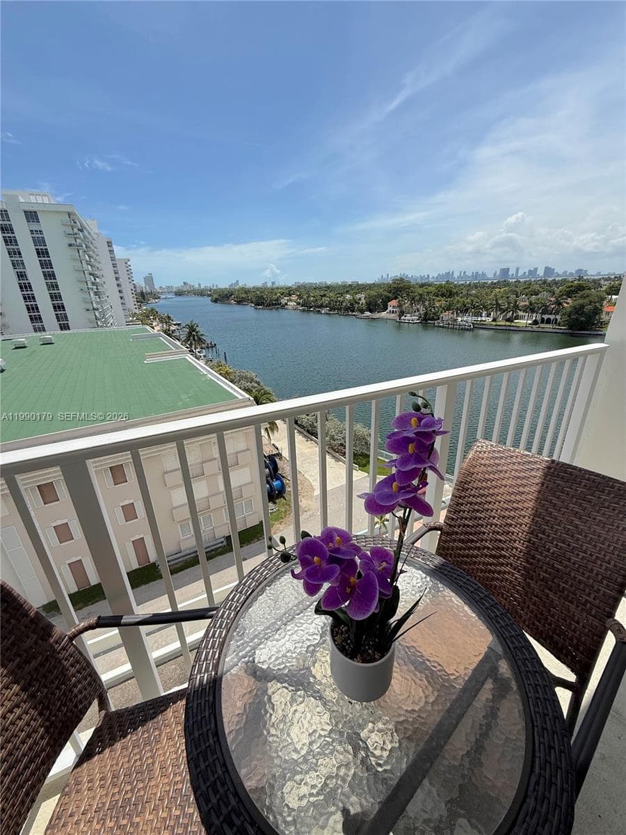 5838 Collins Ave 7G photo 22