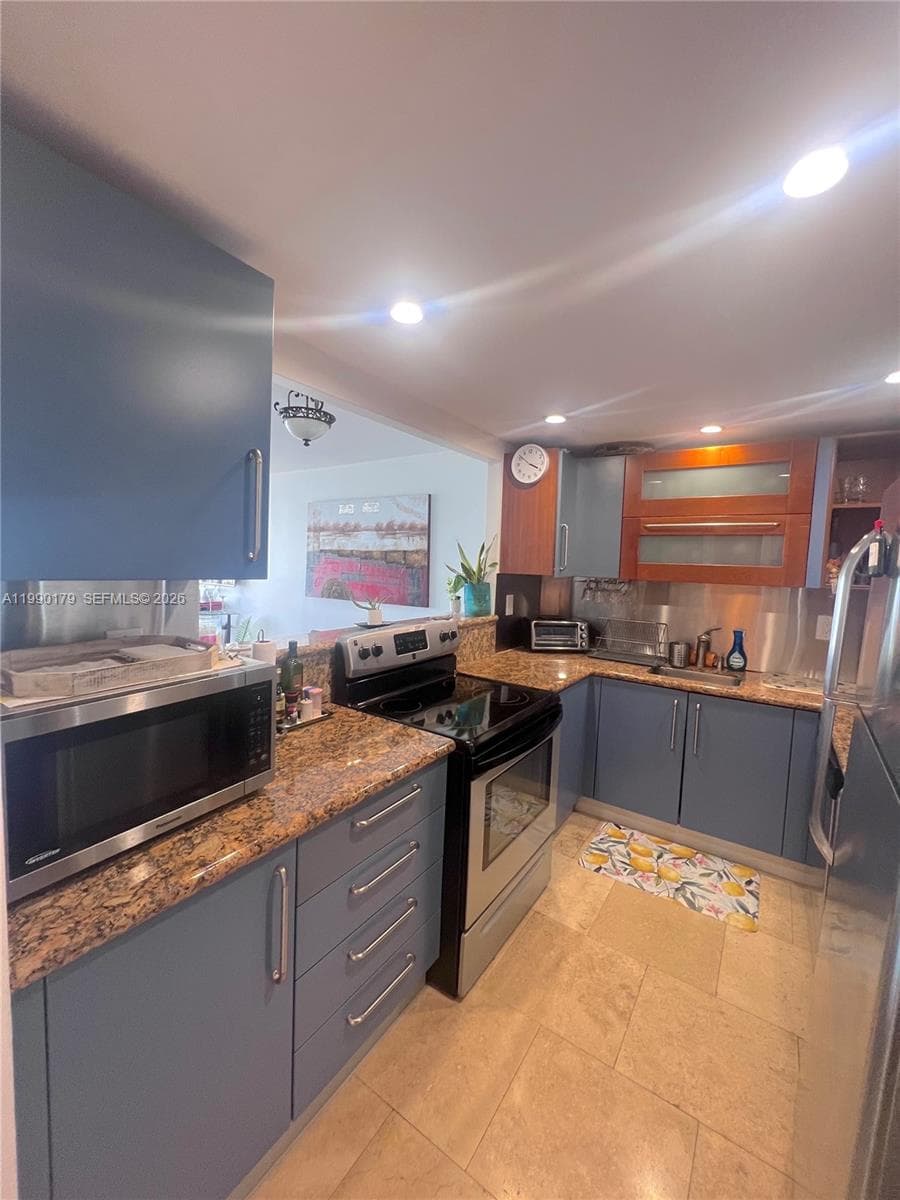 5838 Collins Ave 7G photo 7