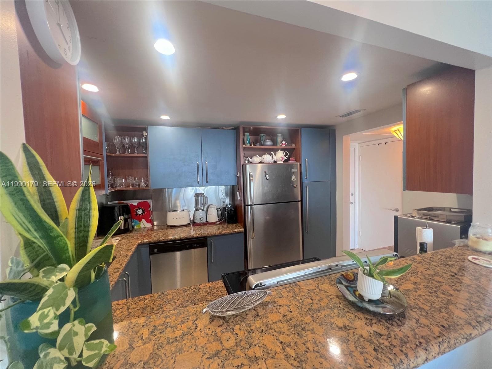 5838 Collins Ave 7G photo 9