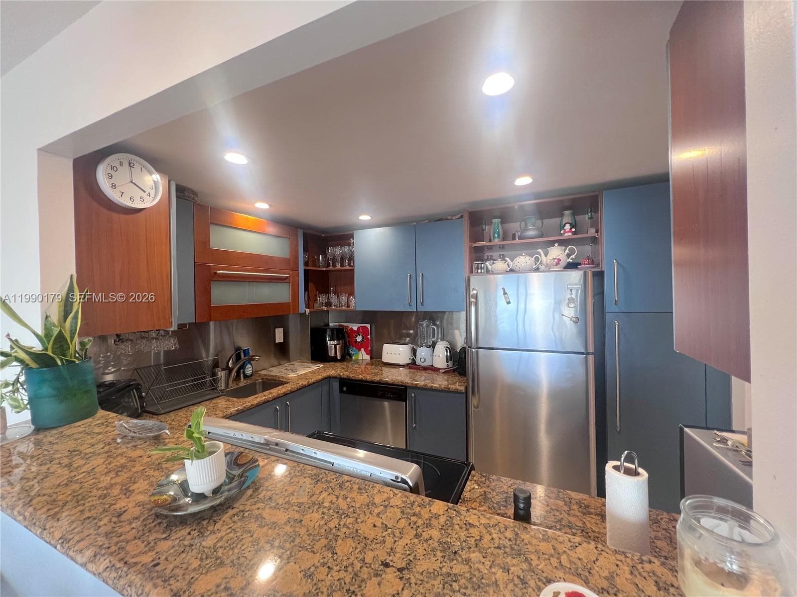 5838 Collins Ave 7G photo 8