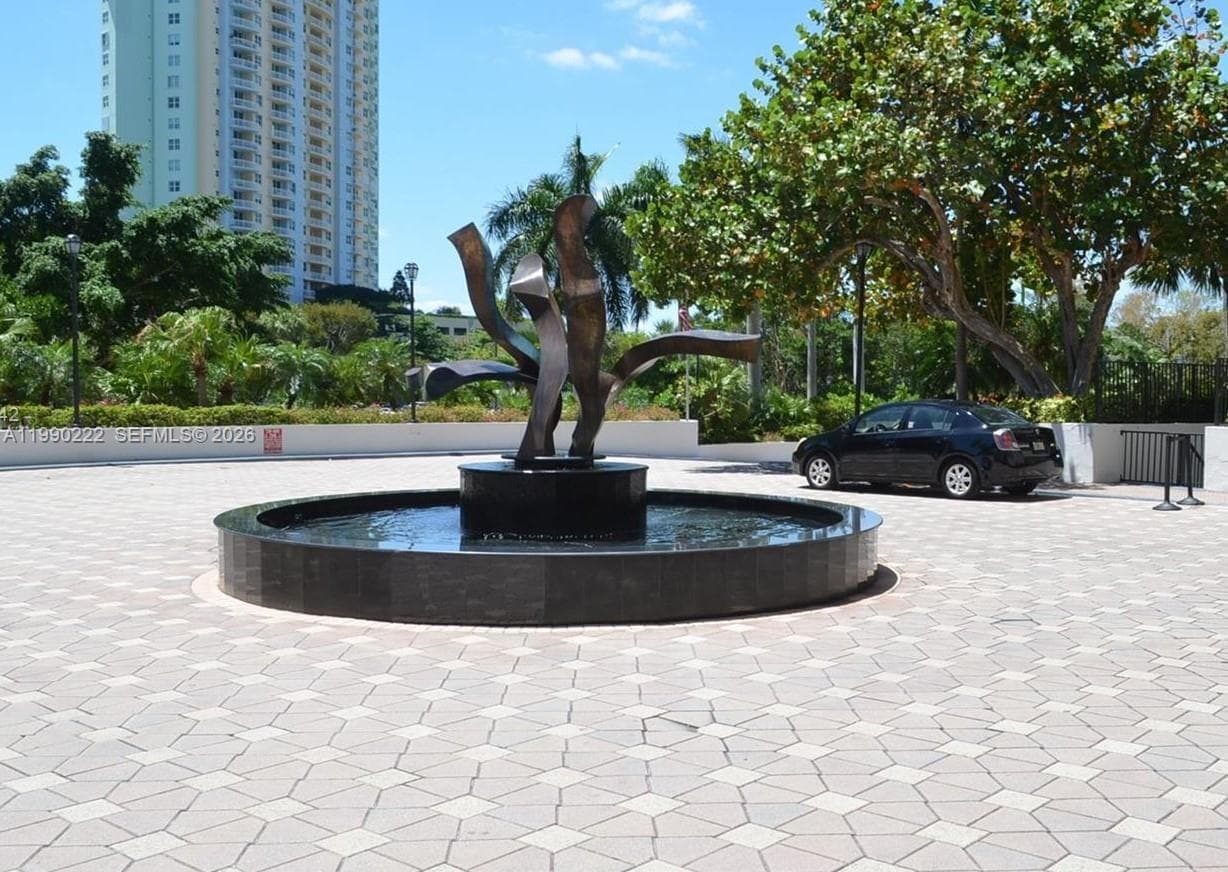 2333 Brickell Ave 2607 photo 3