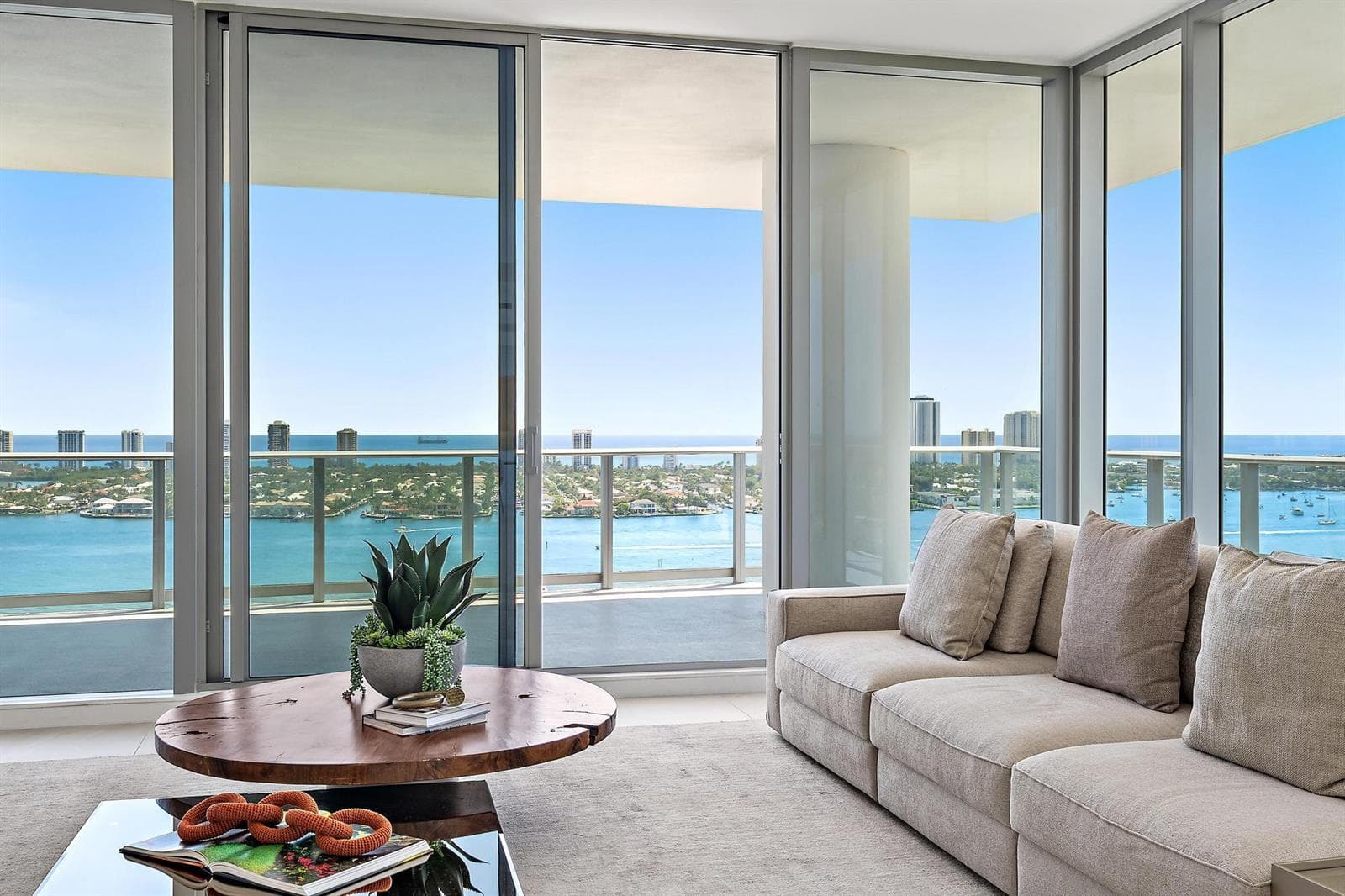 220 Lake Shore Drive 2212 photo 3