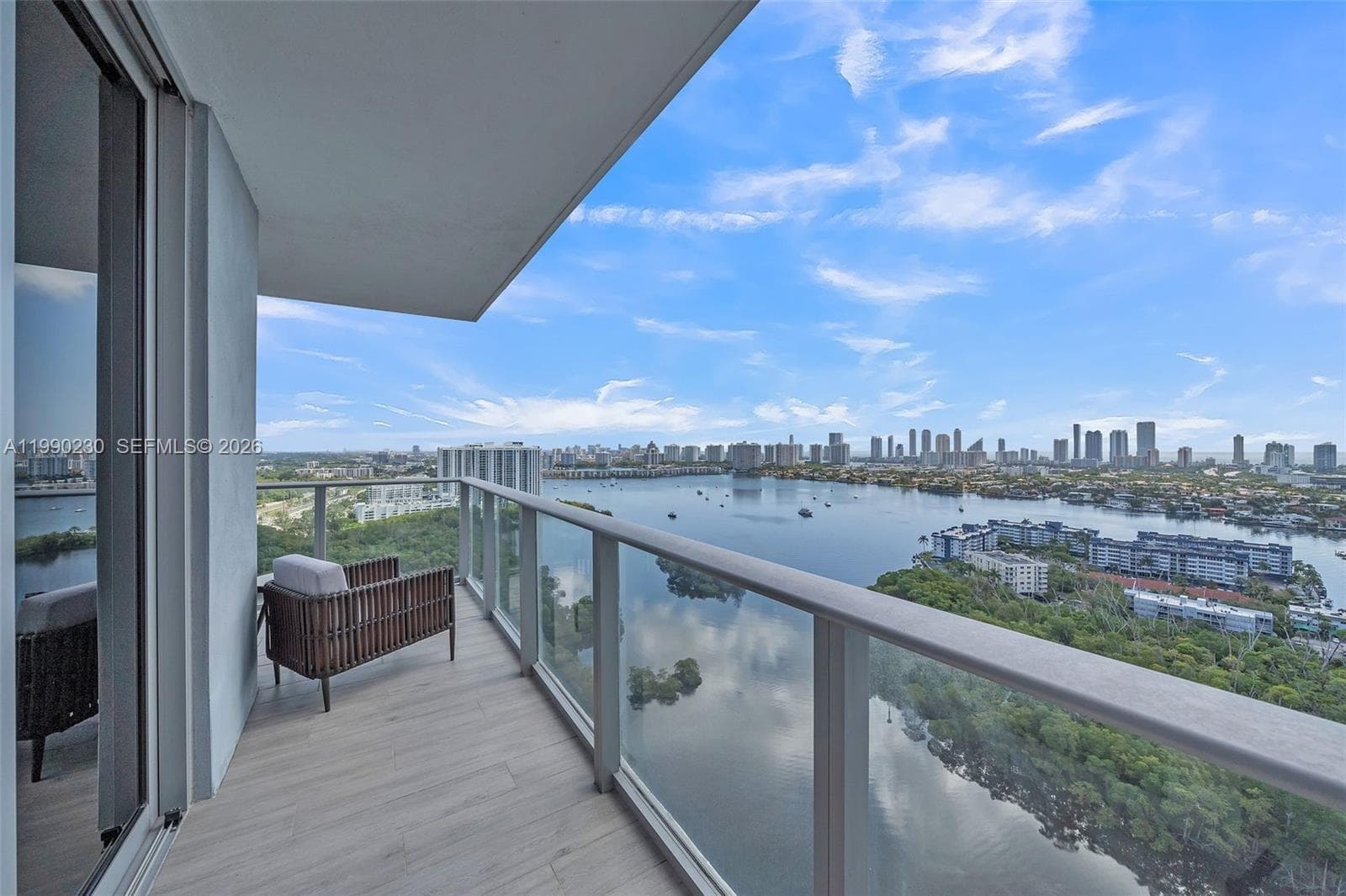 16385 Biscayne Blvd 2707 photo 1