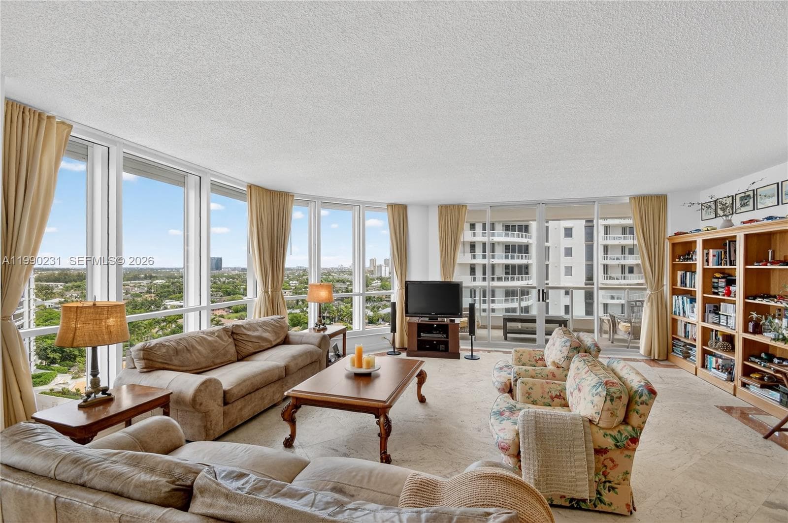 21150 Point Pl 1505 photo 4
