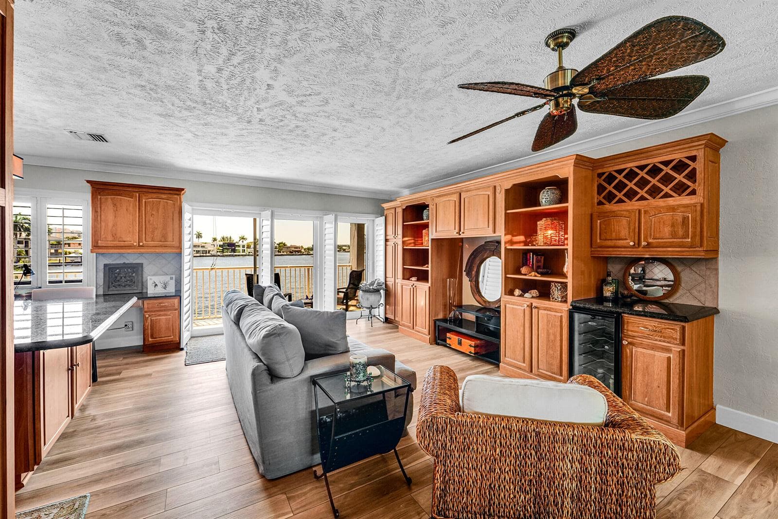 1201 S Riverside Drive 201 photo 4