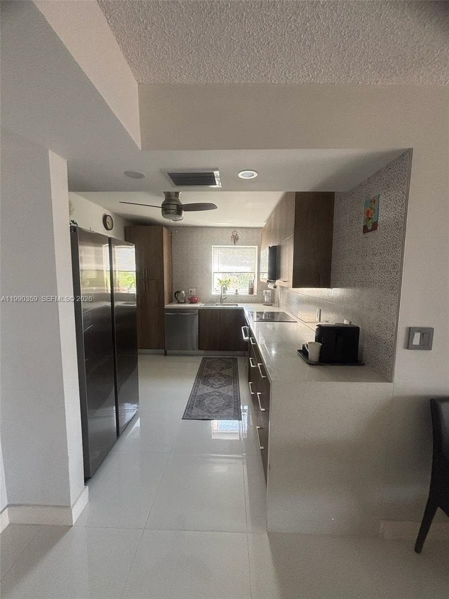 1865 Ocean Dr 4F photo 2