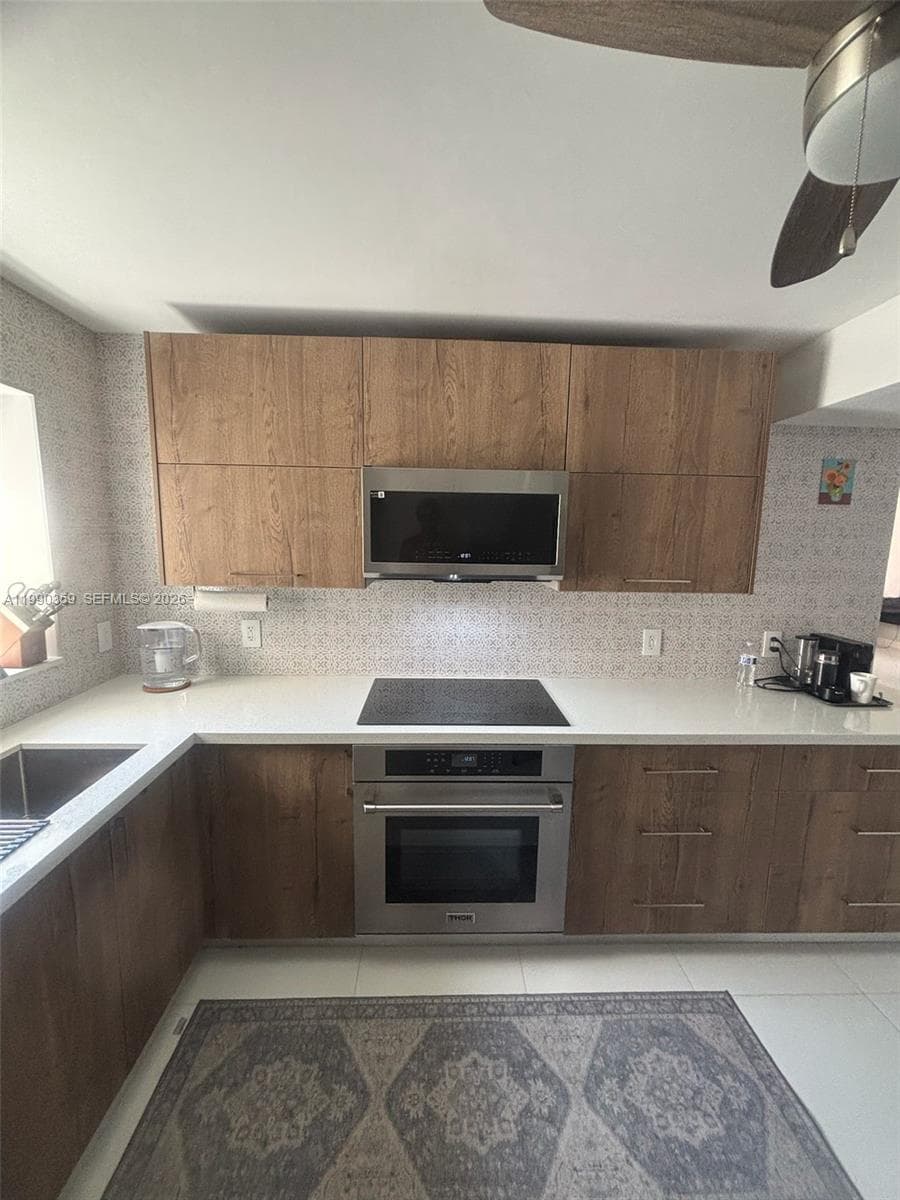 1865 Ocean Dr 4F photo 3