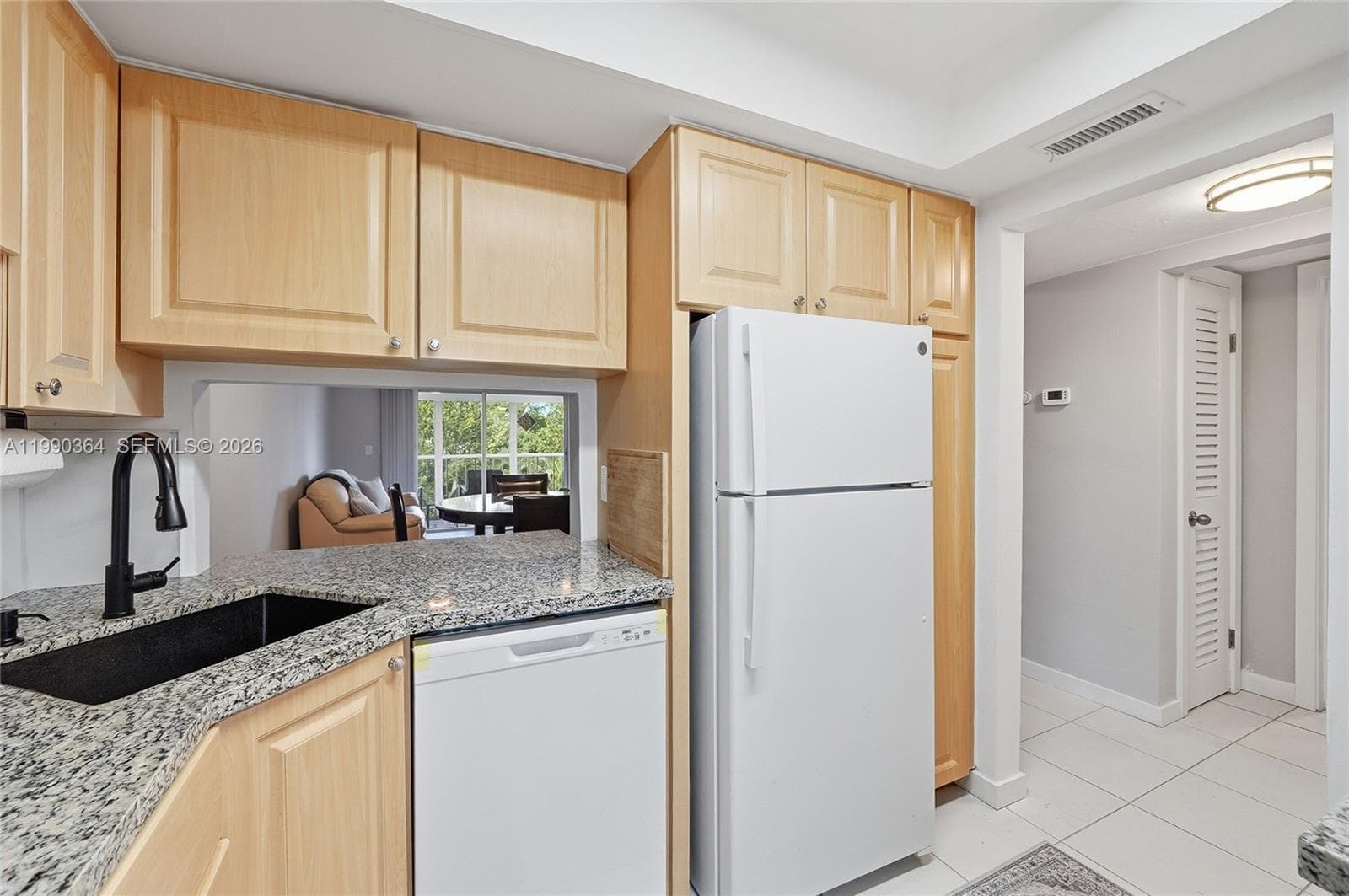 1200 Hillcrest Ct 306 photo 4