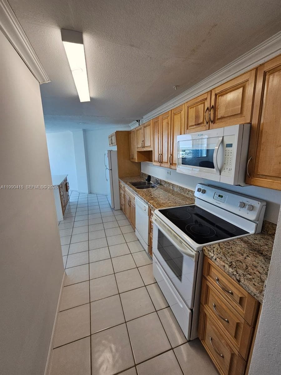 7135 Collins Ave 1821 photo 3