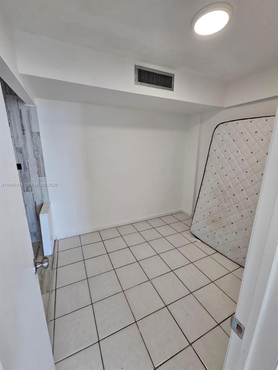 7135 Collins Ave 1821 photo 4