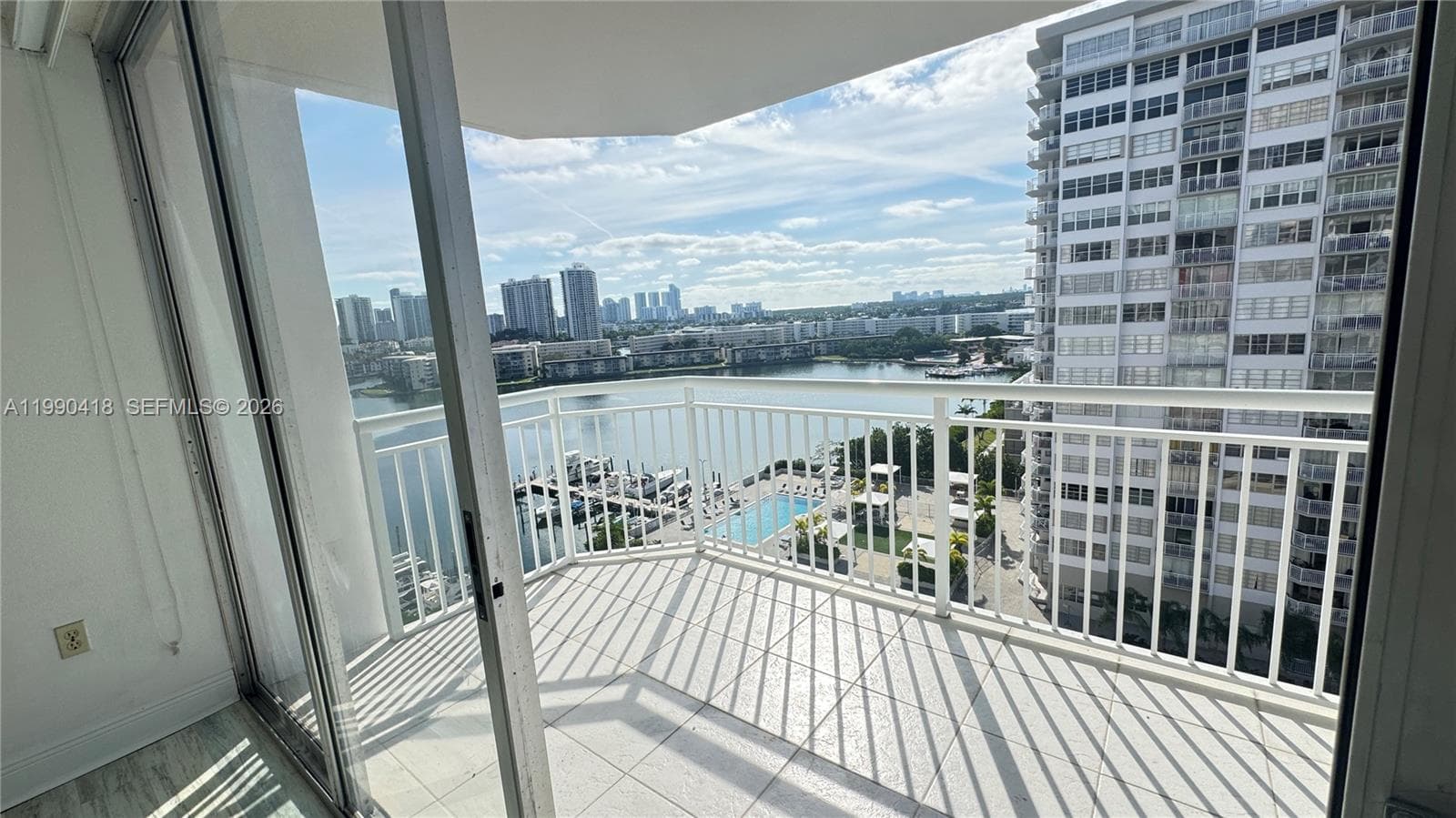 18061 Biscayne Blvd 1203 photo 23