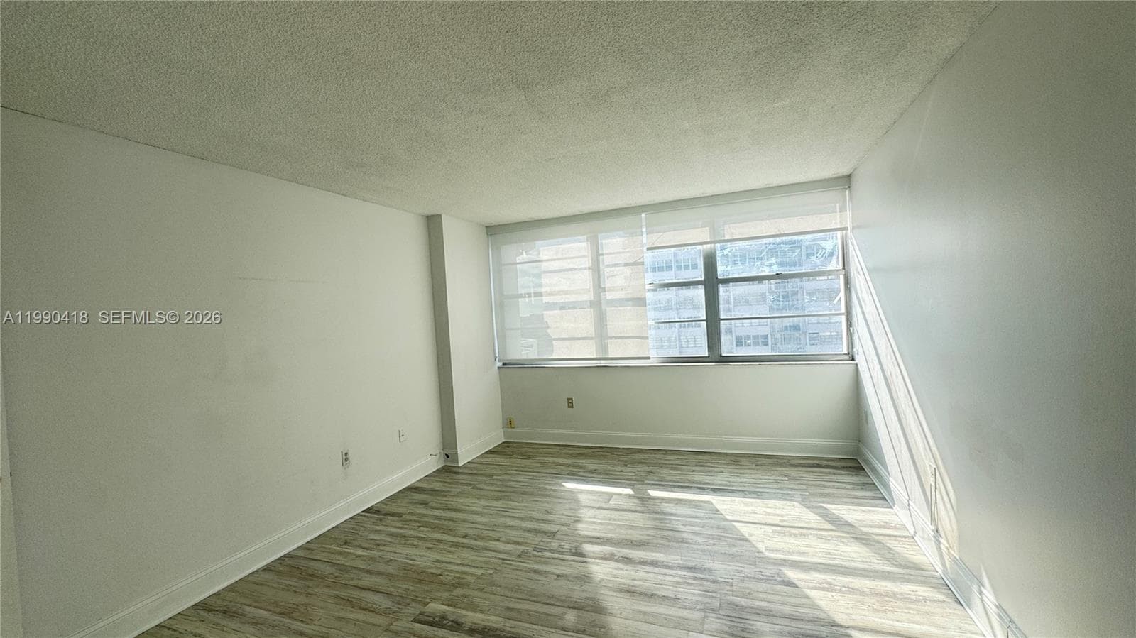 18061 Biscayne Blvd 1203 photo 10