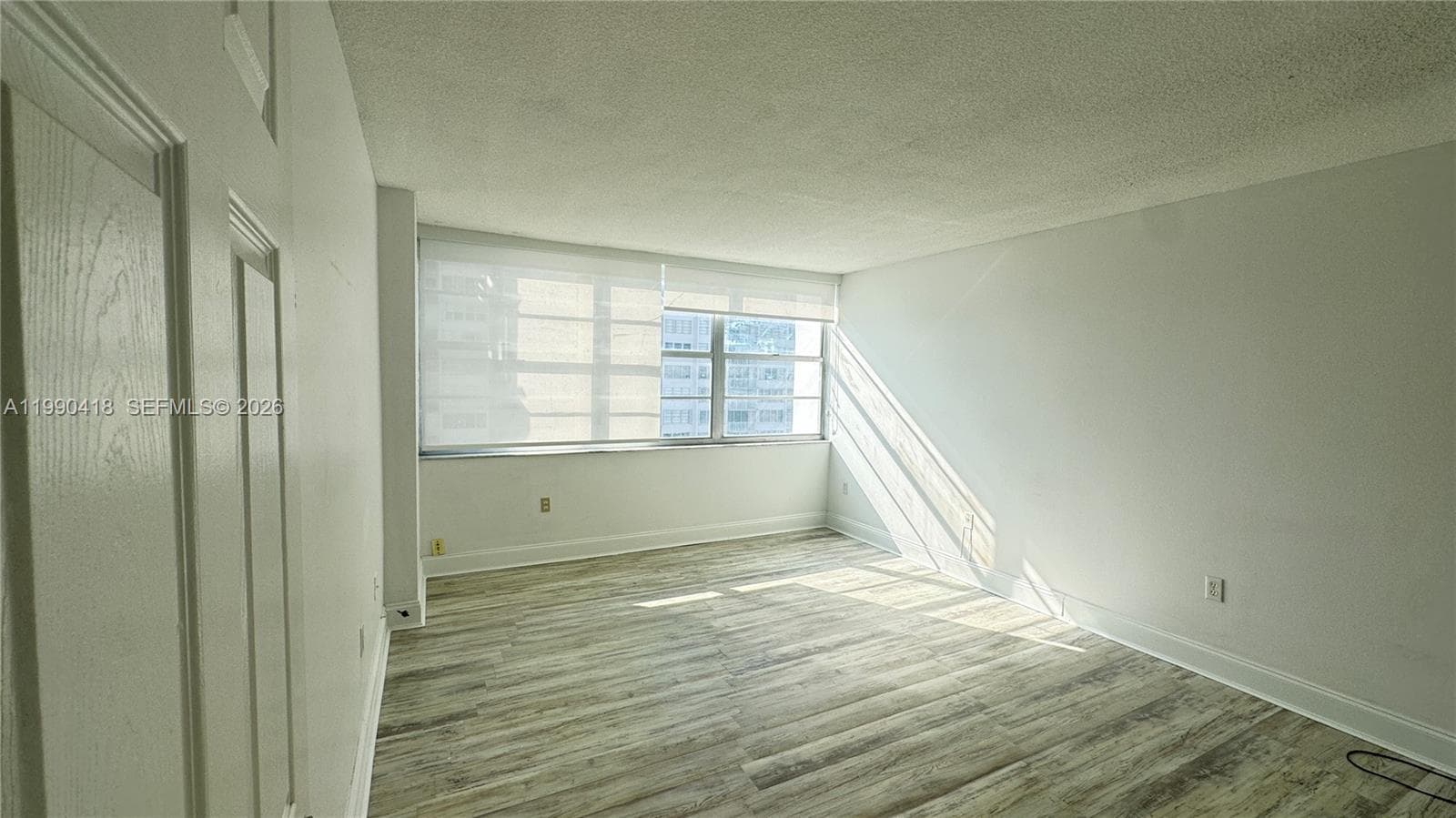 18061 Biscayne Blvd 1203 photo 21