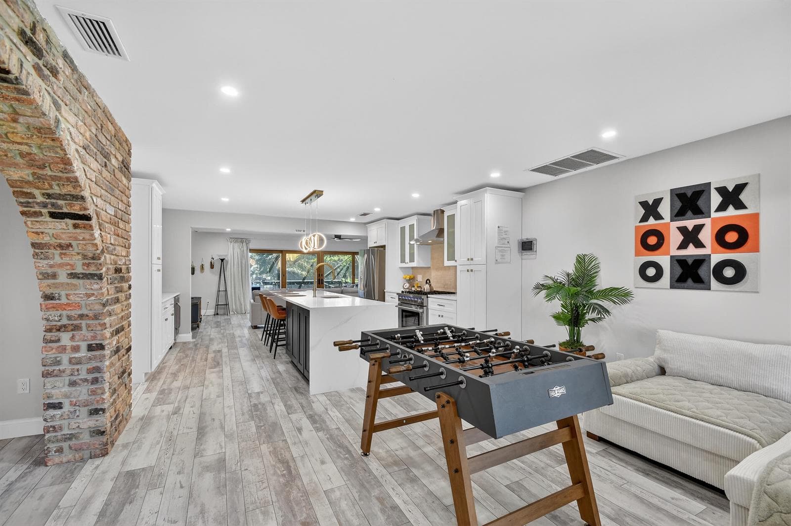 8416 Pine Tree Lane photo 4