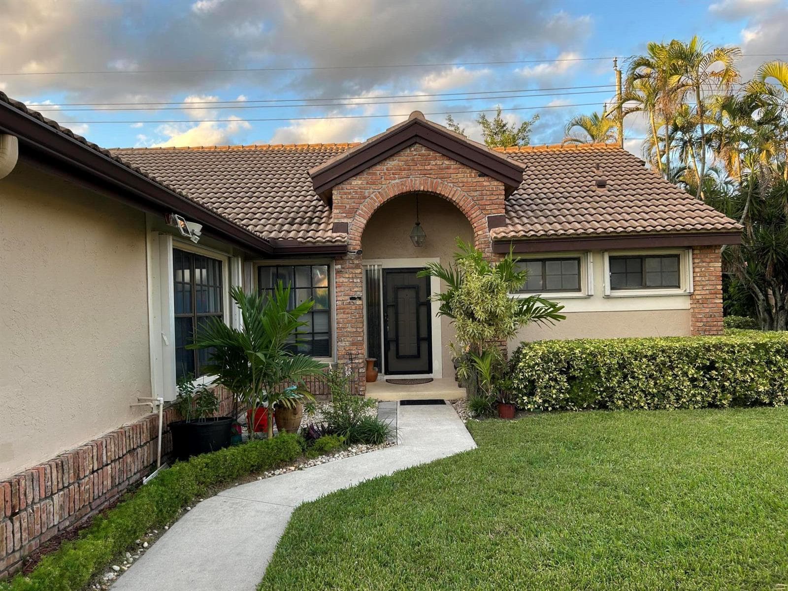 7207 Le Chalet Boulevard photo 2