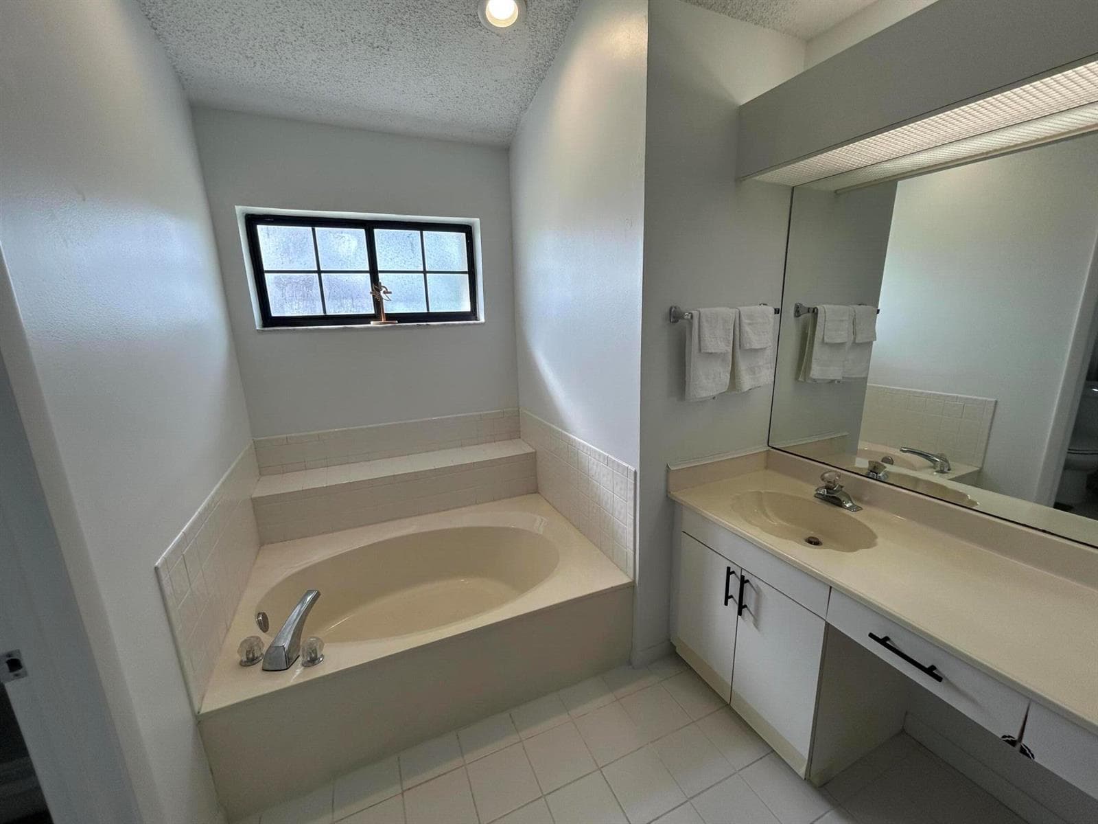 7207 Le Chalet Boulevard photo 12