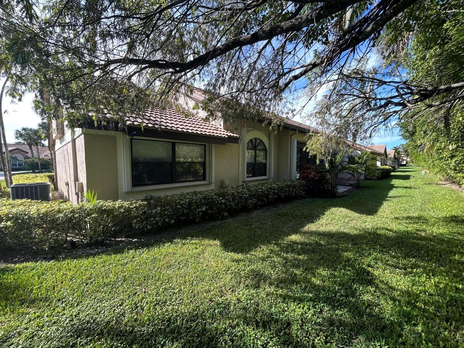 7207 Le Chalet Boulevard photo 3