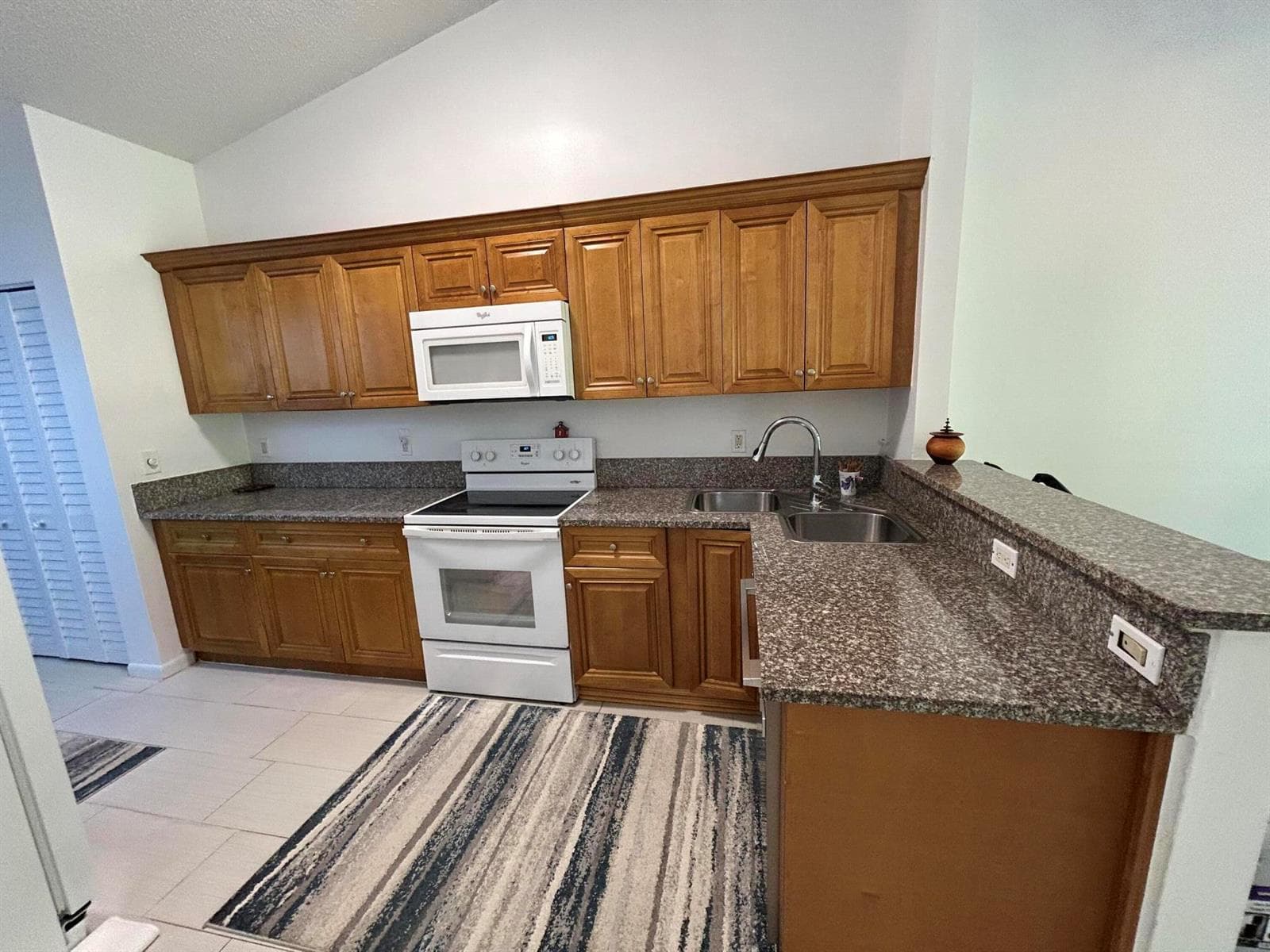 7207 Le Chalet Boulevard photo 8