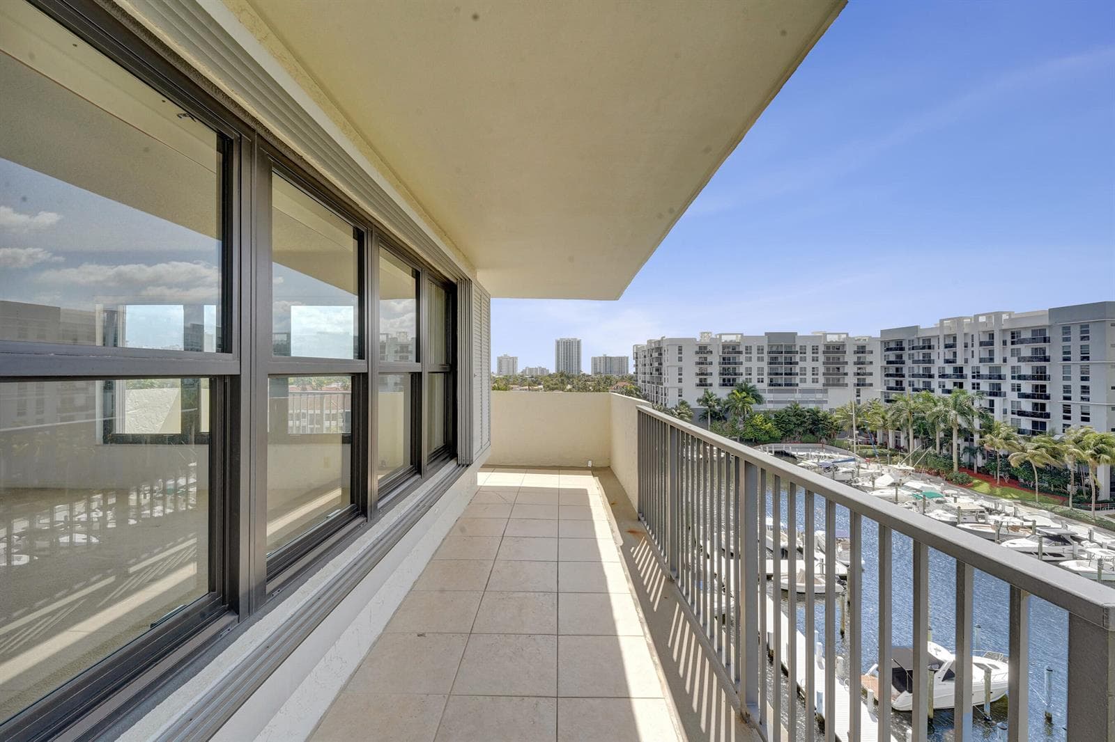 3200 Port Royale Drive N 701 photo 4