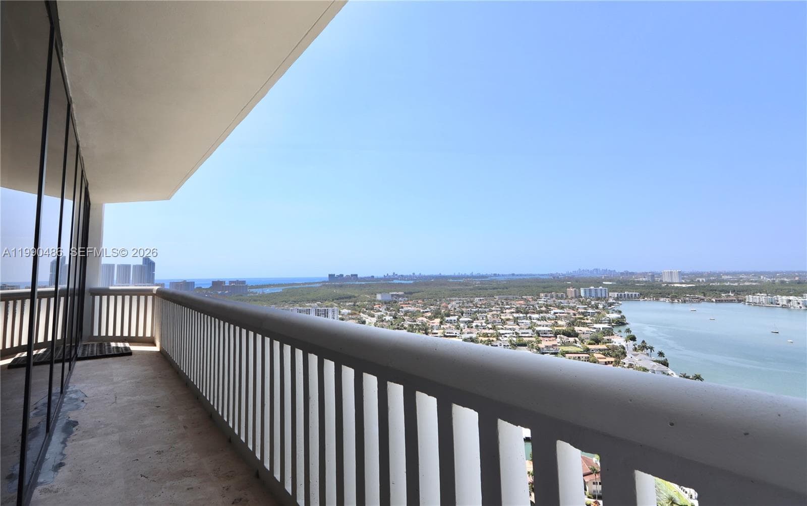 1000 Island Blvd PH2 photo 13