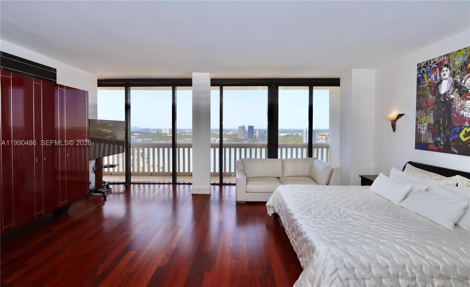 1000 Island Blvd PH2 photo 17