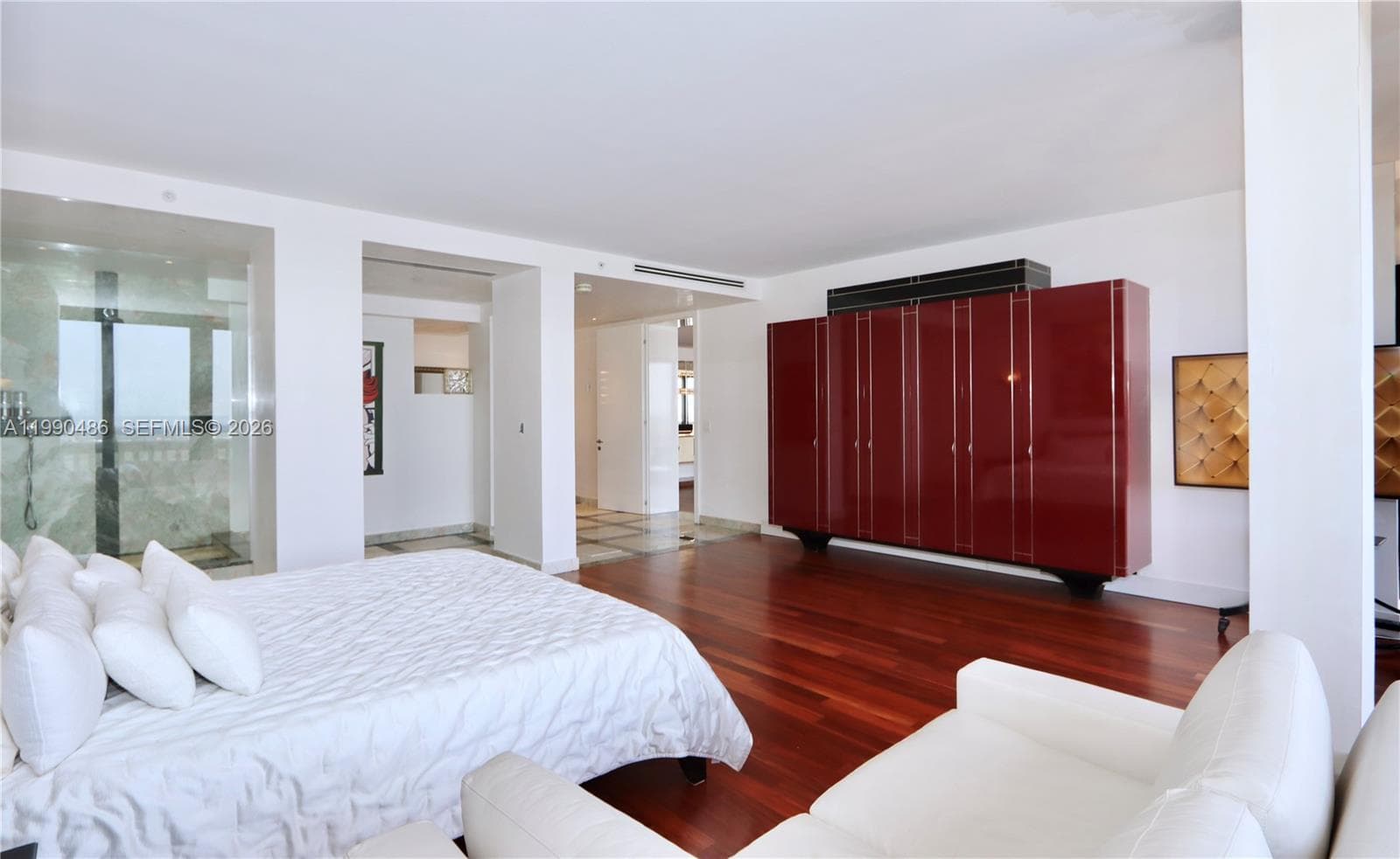 1000 Island Blvd PH2 photo 16
