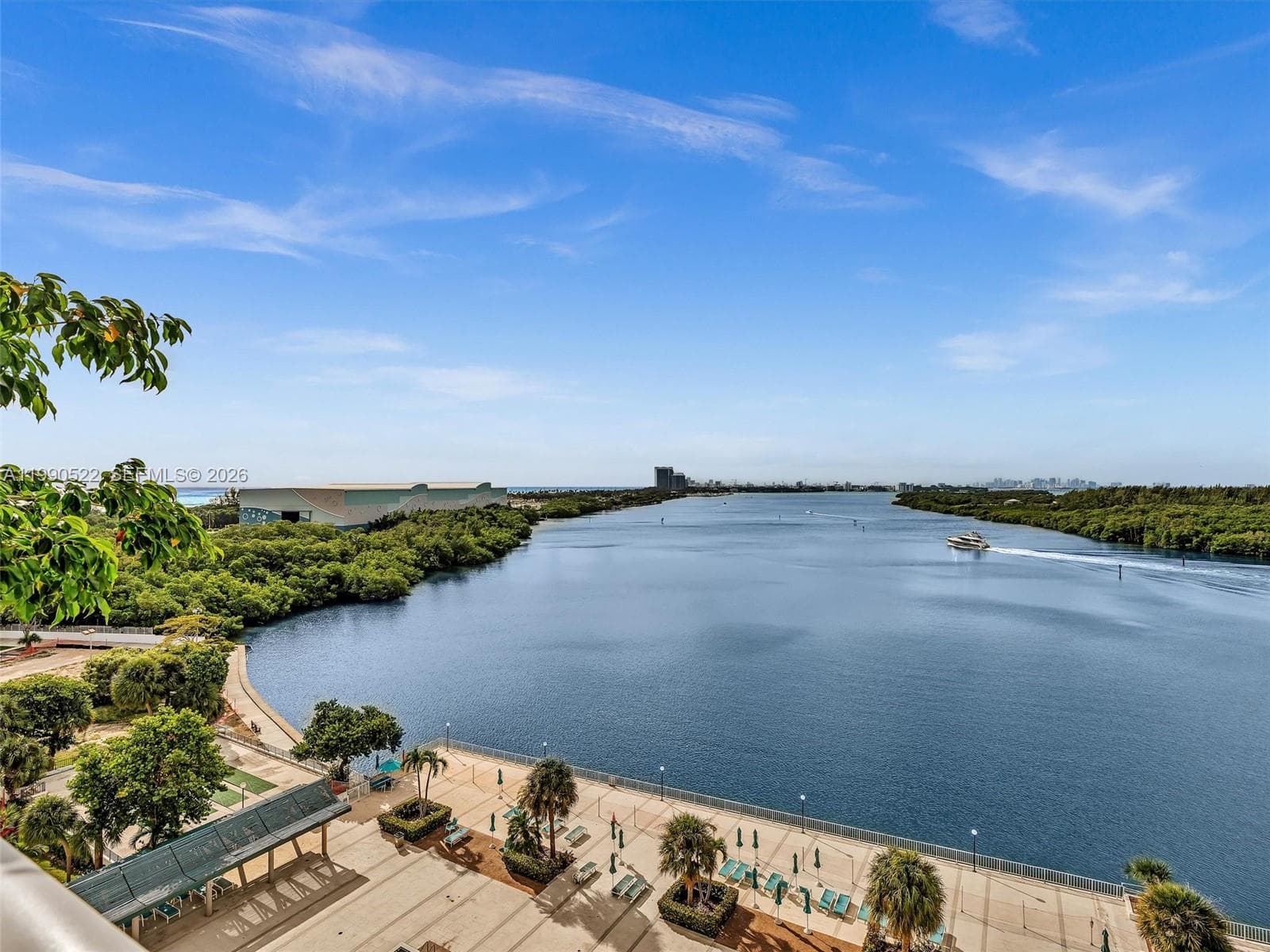 300 Bayview Dr 902 photo 4