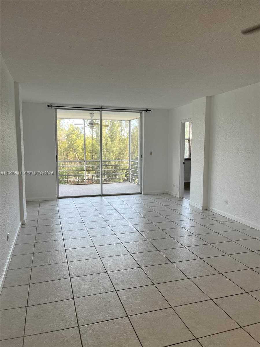3660 166th St 305 photo 16