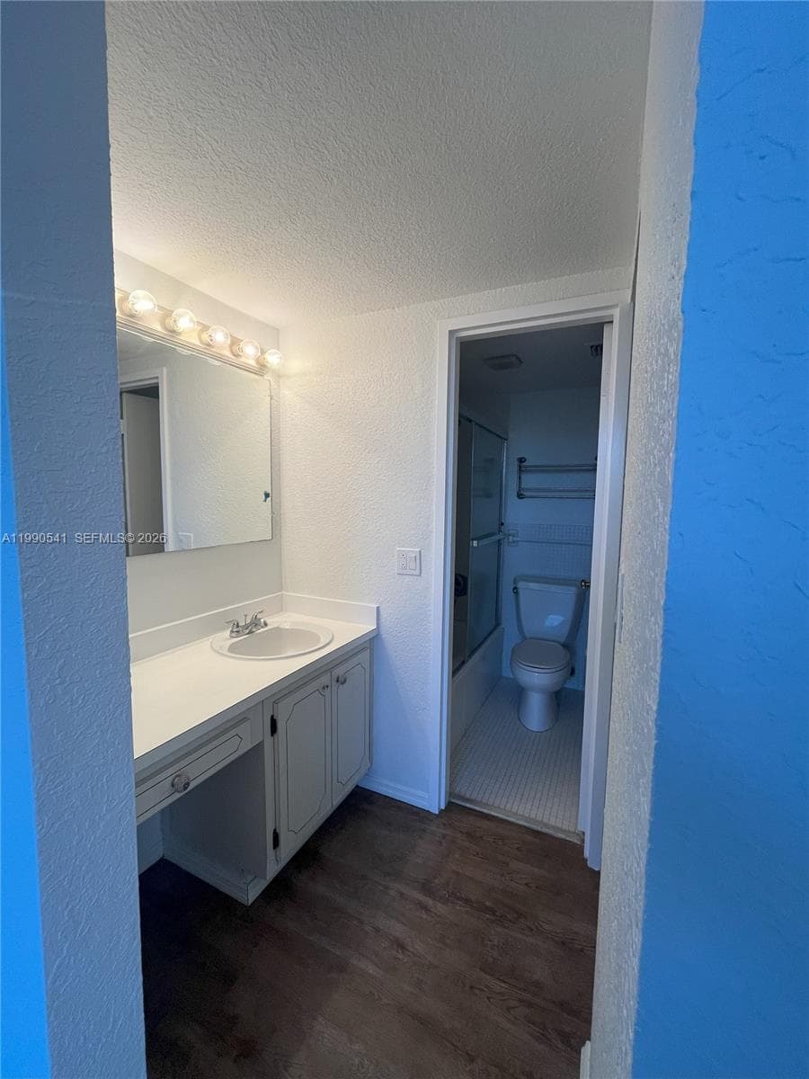3660 166th St 305 photo 3