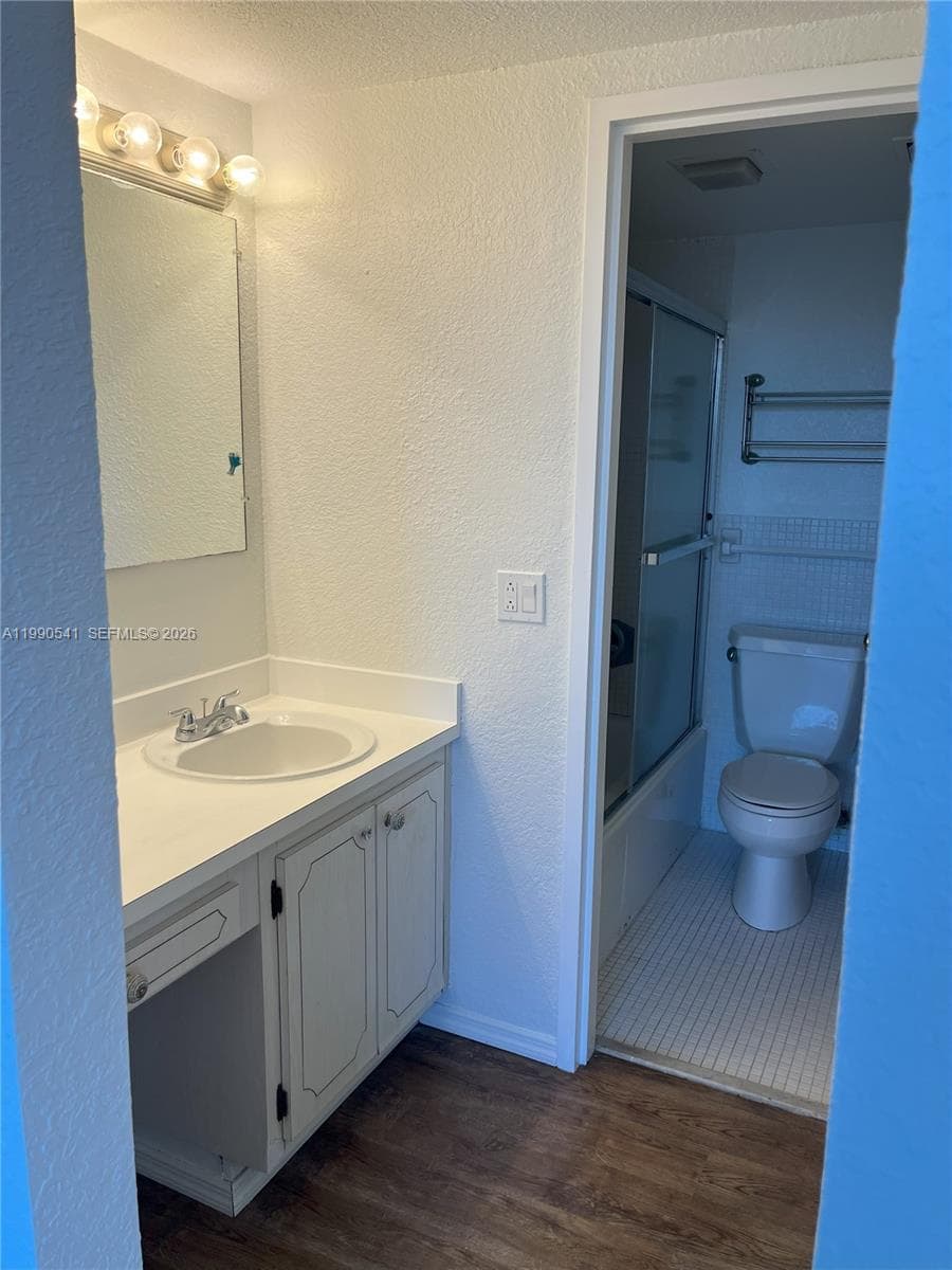 3660 166th St 305 photo 4
