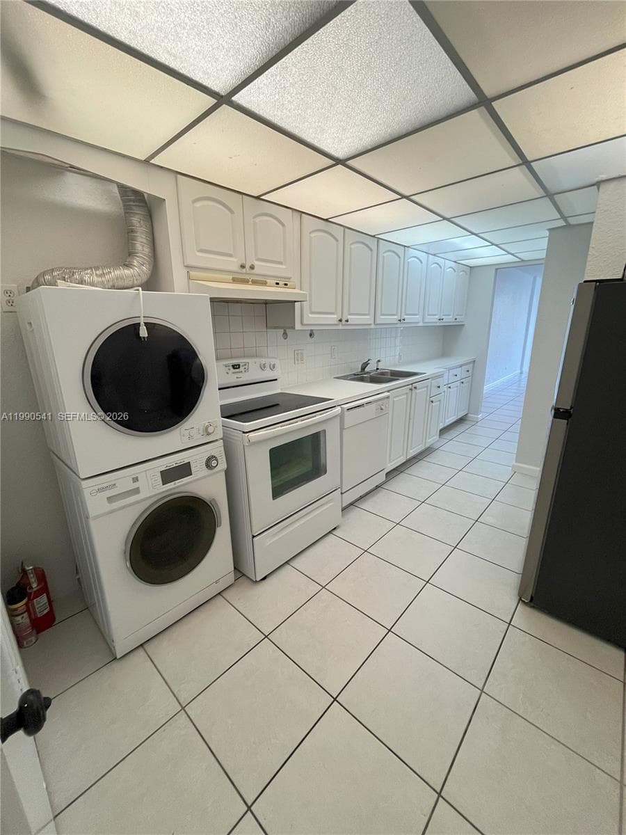 3660 166th St 305 photo 8