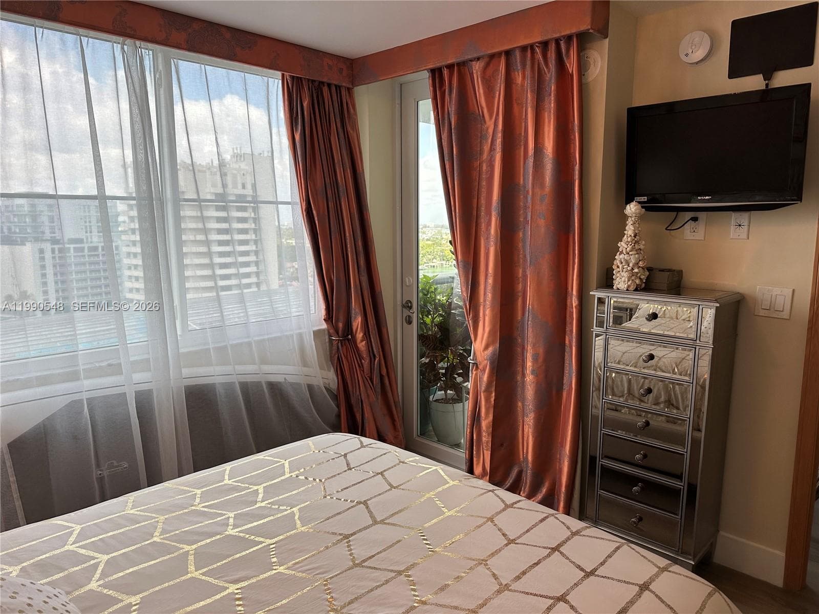 6039 Collins Ave 1431 photo 9