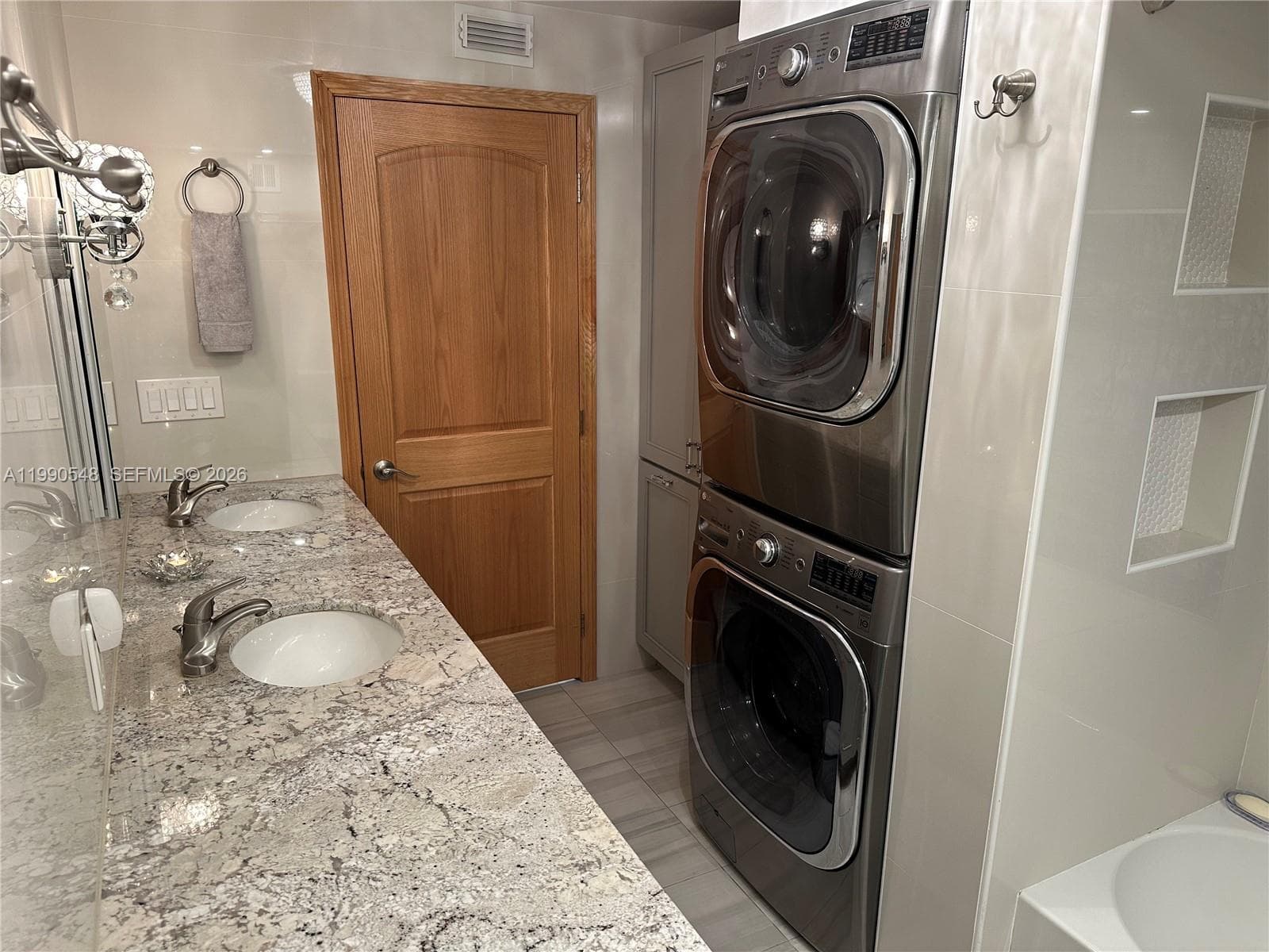 6039 Collins Ave 1431 photo 10
