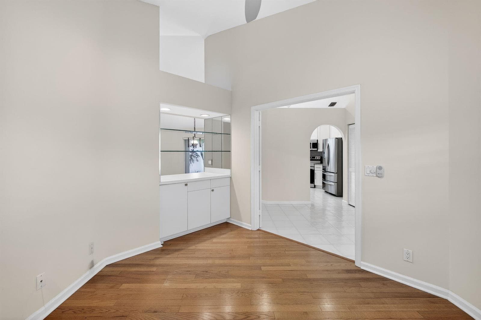 283 Canterbury Drive W photo 13