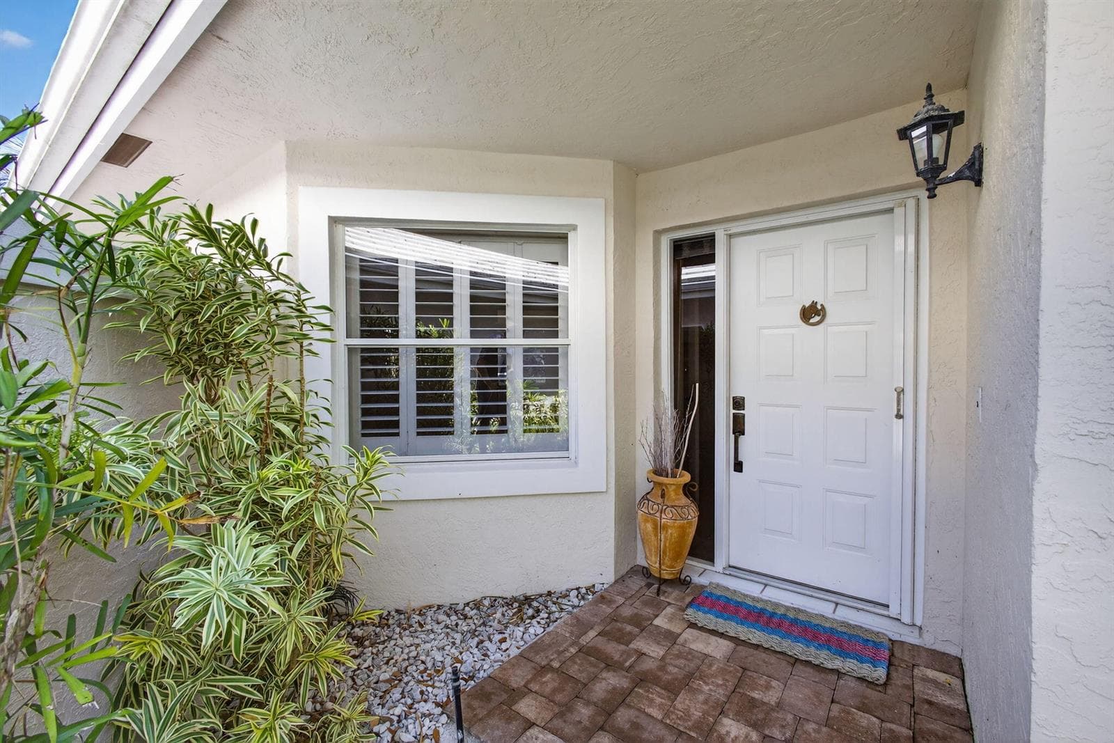 283 Canterbury Drive W photo 7