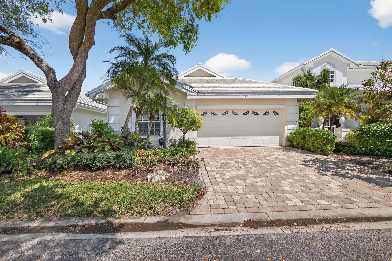 283 Canterbury Drive W photo 1
