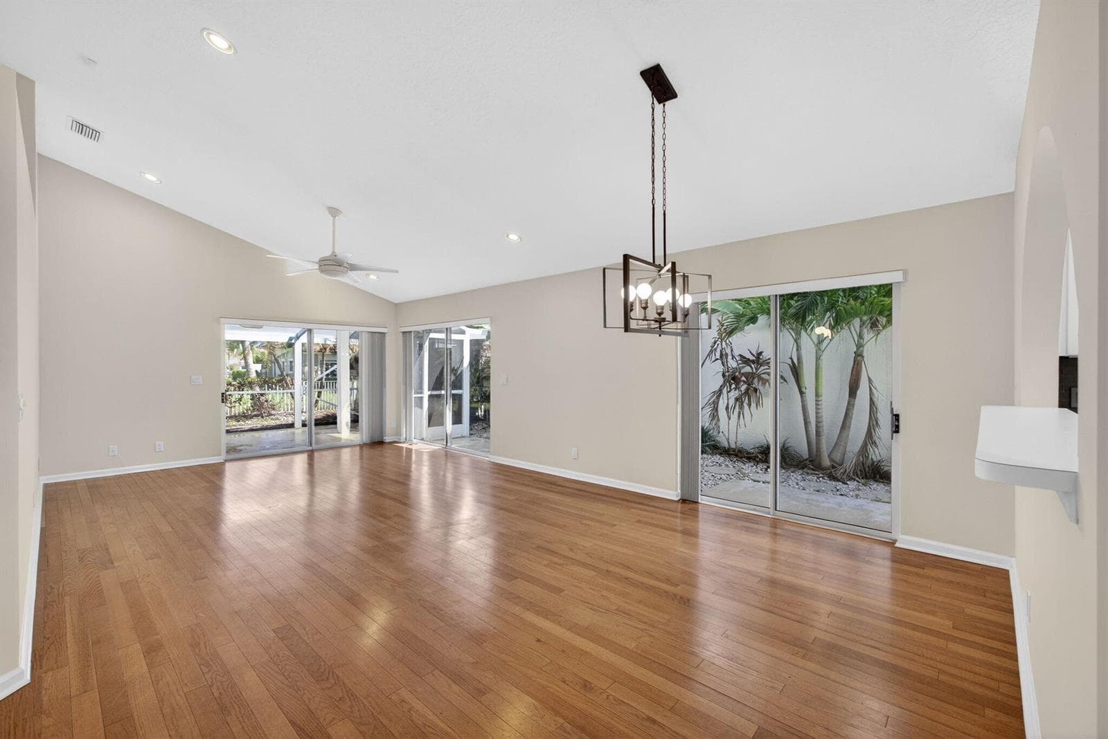 283 Canterbury Drive W photo 20