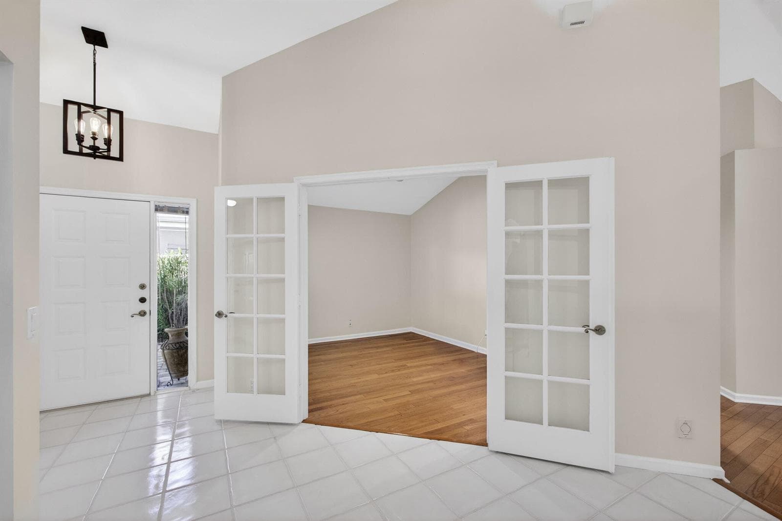 283 Canterbury Drive W photo 10