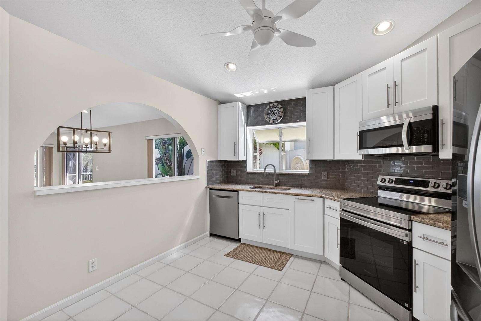 283 Canterbury Drive W photo 14