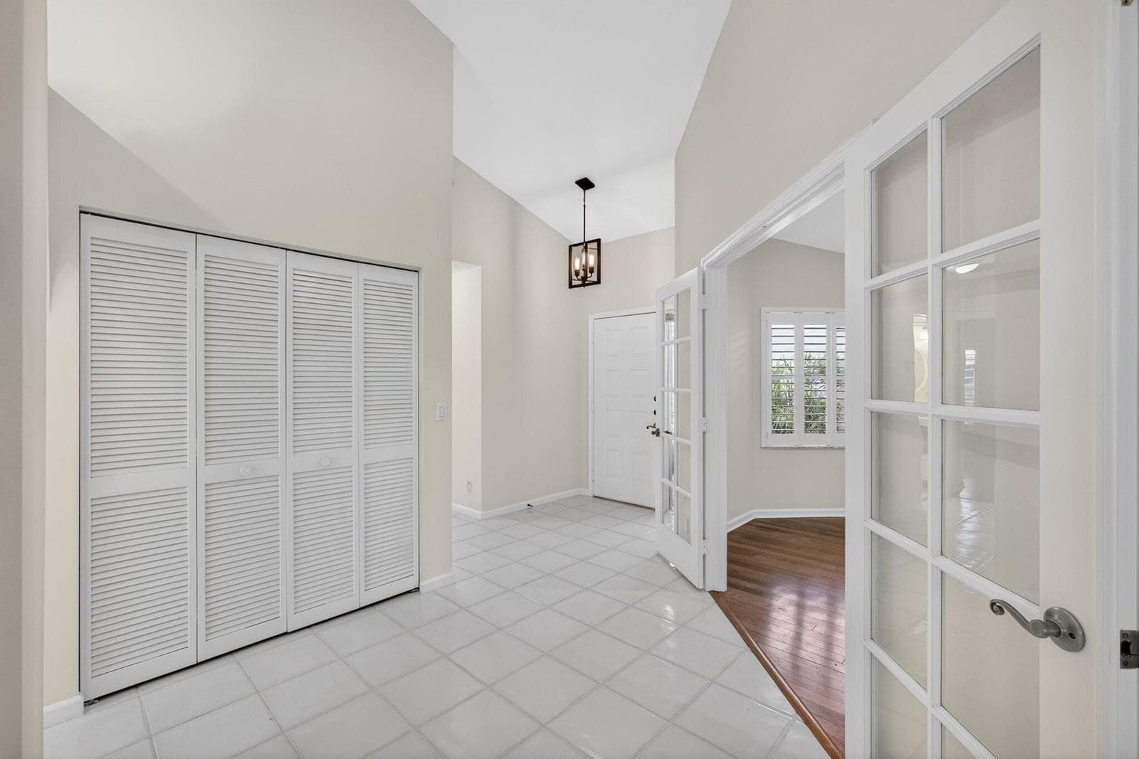 283 Canterbury Drive W photo 11